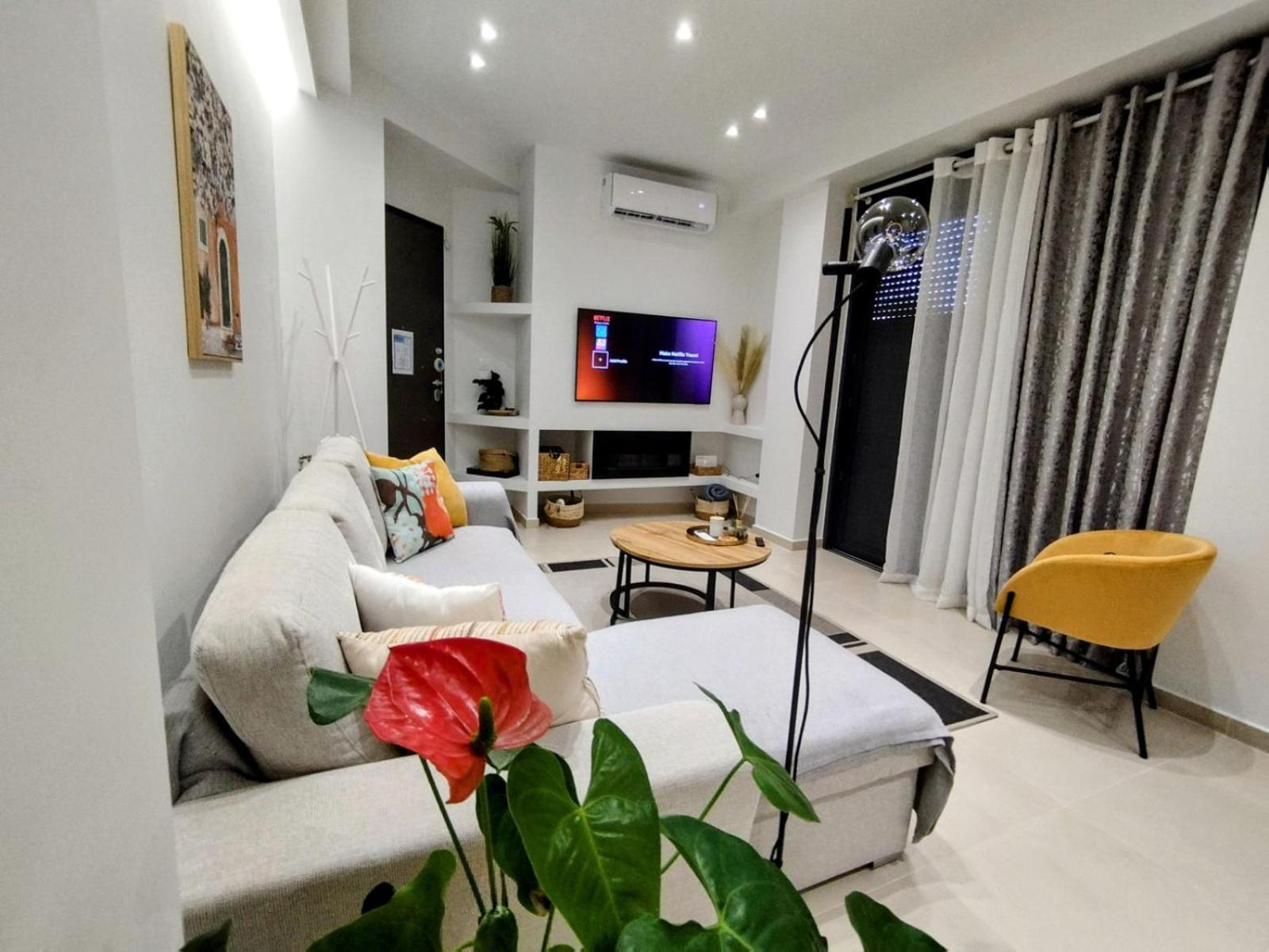 Floral Home 1 - Ground Floor Apt With Courtyard And Private Parking! Athene Buitenkant foto